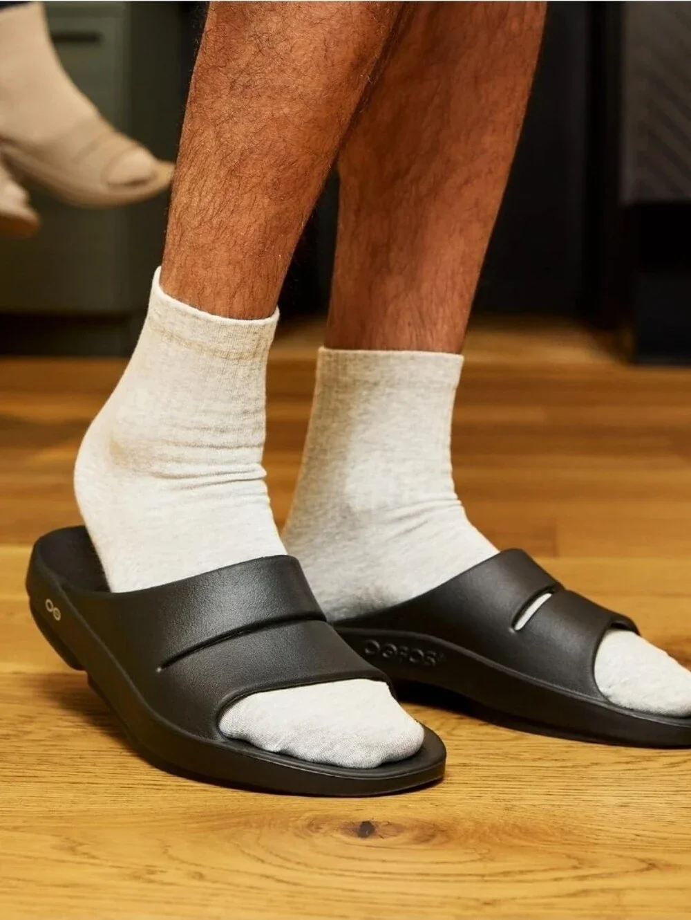 OOFOS OOahh Recovery Slide - Women’s and Men’s- Black  Size -Men 5/Women's 7